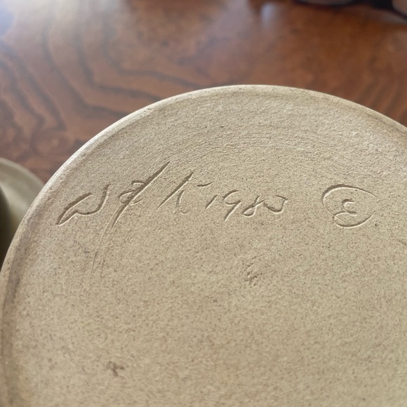 Studio pottery butter keeper “W & K” with wheat grass etching on the top - Picture 4 of 9